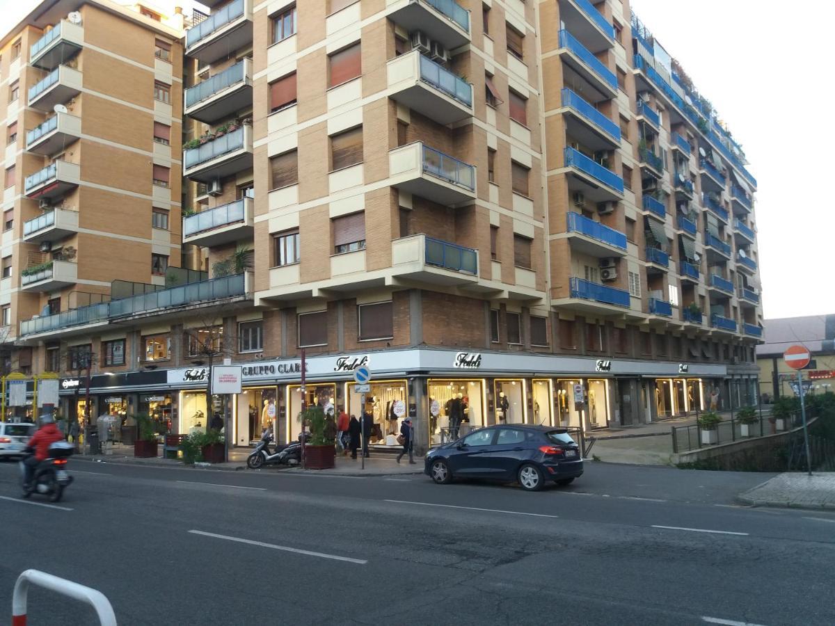 Roma Trastevere Station Экстерьер фото